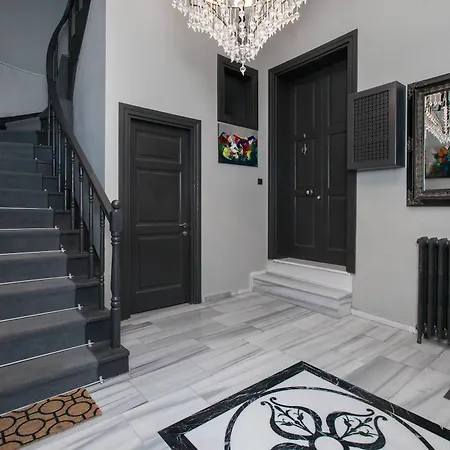 Balkon Apartment *