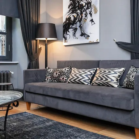 Balkon Apartment *